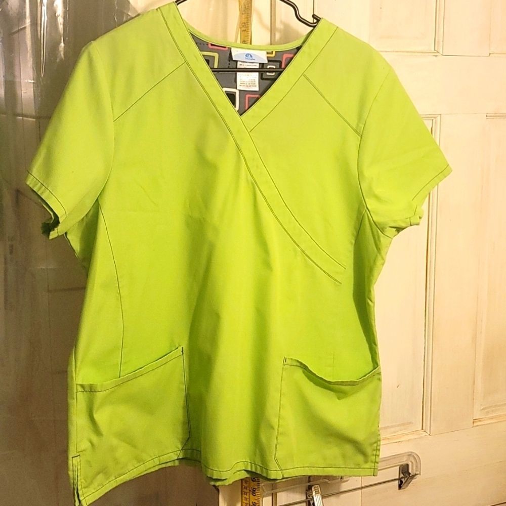 SB Scrubs, Lg, Lime Green, 2 pocket scrub top. EXCELLENT CONDITION,